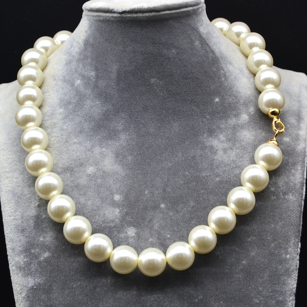 Big Pearl Necklace - Etsy