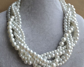 collier de perles blanches, collier de perles de verre, collier de perles blanches à cinq brins, collier de mariage, collier de demoiselle d'honneur, collier de déclaration