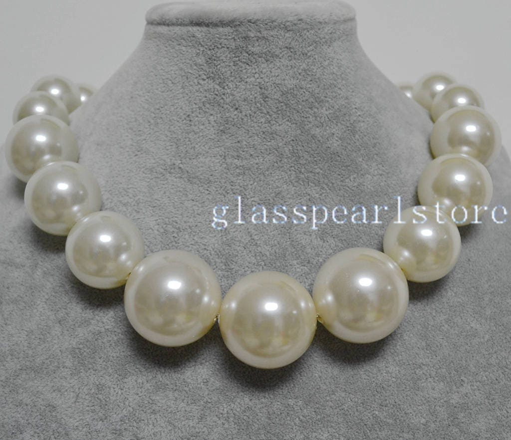 Vivienne Westwood Loelia Large Pearl Necklace – Retro Designer Wear