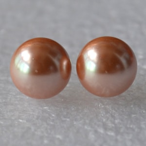 big peach pearl earrings, 10mm Glass Pearl earrings,peach earrings,round pearl stud earrings,bridesmaid earrings,wedding peach bead earrings
