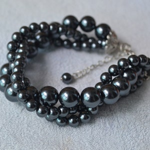 dark gray pearl Bracelet,Triple strand Glass Pearl Bracelet,Wedding Bracelet,Bridesmaid Bracelet,Maid of honor dark gray bead bracelet