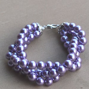 lilac pearl bracelets,triple pearl bracelet,wedding bracelet,bridesmaid bracelet, lilac glass pearl bracelet. lilac bead bracelet
