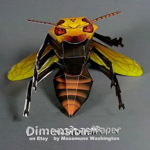 DIY Giant Asian Hornet cardmodel - Wildlife Expedition papercraft Murder Hornet - big bug baddie