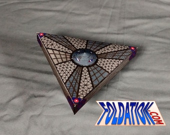 DIY dreieckiges UFO Raumschiff Mini Kartenmodell Bausatz - kleines Nachtschatten Flugzeug Papiermodell