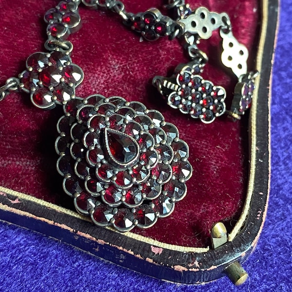 Antique Bohemian Garnet Lavaliere Necklace, Rose Cut, Tear Drop, Vermeil,  SILVER GILT 900 Integrated Clasp, 1890s, STUNNING