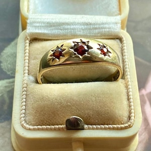 Anello vintage in oro 9 carati con granato incastonato a stella, stile gitano. Punzoni inglesi. Birmingham 1942. Taglia UK U+. Regalo per lei.