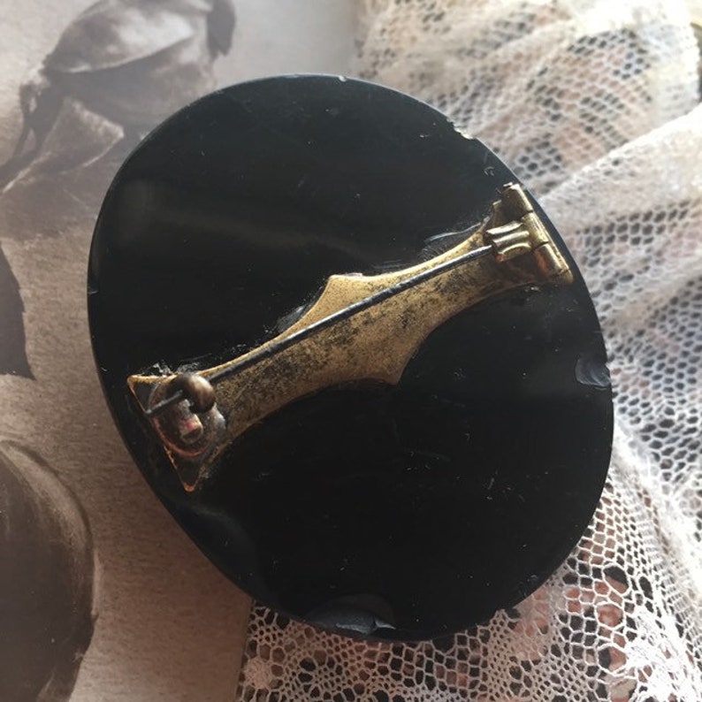 LARGE Queen Conch High Relief Antique Whitby Jet Shell Cameo Brooch 1860 s VICTORIAN
