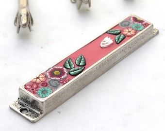 Eerste mezoeza: roze bloemencadeau babymeisje