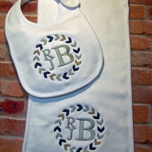 Personalized Baby bib, Personalized Burp cloth, Personalized Baby gift, Monogrammed Bib, Monogrammed burp cloth, Baby gift, Baby shower gift