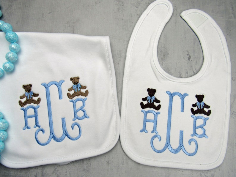 Personalized Bib / Personalized baby bib and burp cloth/ Bear Bib, Personalized baby shower gift, Monogrammed bib and burp cloth image 1