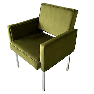 Mid Century Armchair Upholstered in Green Velvet in the Style of Knoll