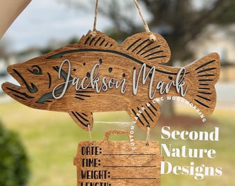 Signe de naissance de poisson bar de bébé / faire-part de chambre d'enfant / signe d'hôpital pour nouveau-né / signe de naissance en bois / accroche-porte de pêche de signe de bébé