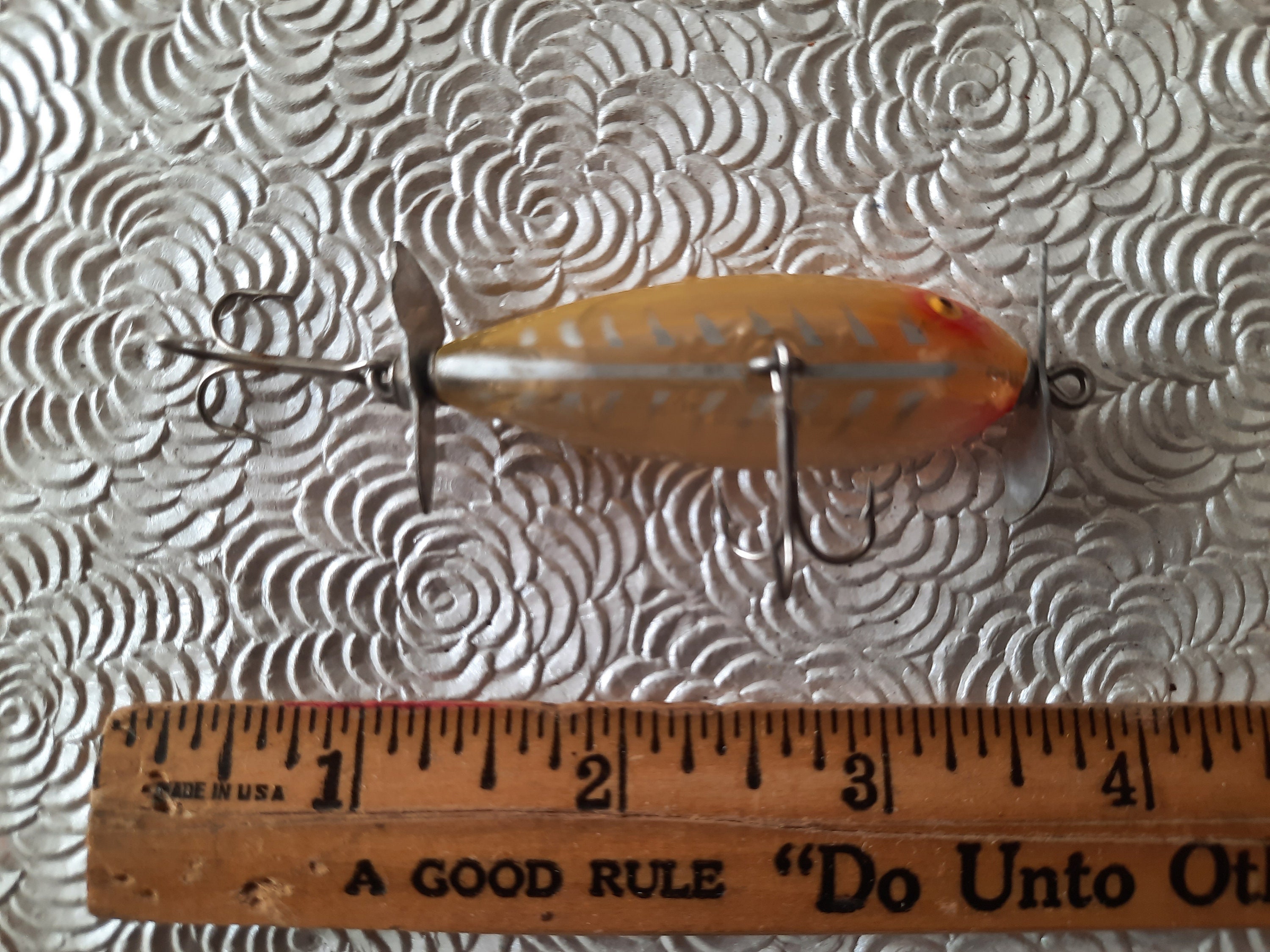 Vintage Plastic Injured Minnow Style Topwater Fishing Lure: Yellow