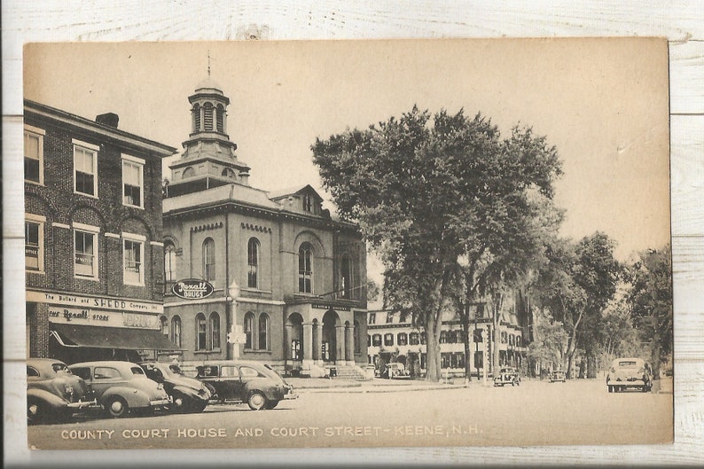 N.H Keene Cheshire County New Hampshire ~ Free Shipping 1940s BW Photo Postcard- View of County Court House /& Court Street