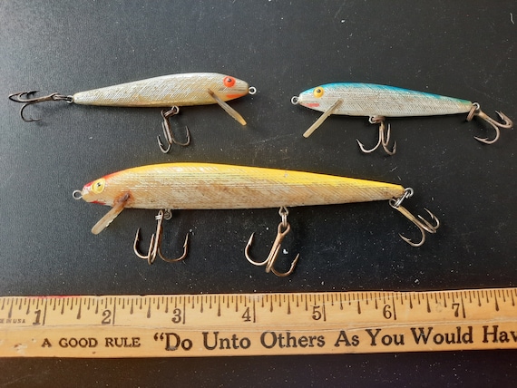 Vintage 1970s Lure Lot of 3 : Rebel Floating Minnows, 4 1/2 Yellow/silver, 2  1/2 Silver, 2 1/2 Blue/silver Used 