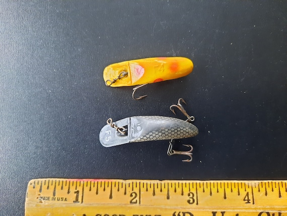 Vintage 1970s Lot of (2) Flatfish Small Size Lures: Helin F4 And F5  Yellow/Red Spots, Natural Scale ~ Lightly Used