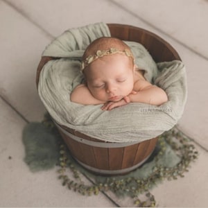 Light green delicate newborn headband for baby girl,Newborn tieback photoprop,Skinny newborn headband,Photography props, Newborn photo props zdjęcie 1