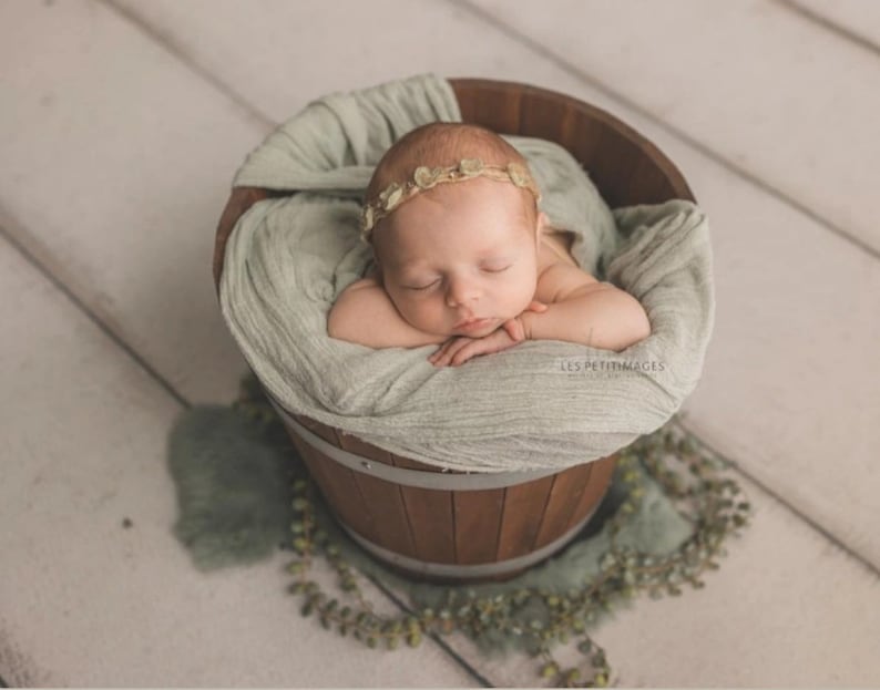 Light green delicate newborn headband for baby girl,Newborn tieback photoprop,Skinny newborn headband,Photography props, Newborn photo props zdjęcie 1