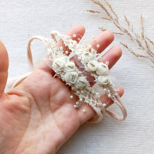 Diadema de bautizo hecha a mano para niña, accesorio de fotografía, corona de flores para recién nacidos, diadema hecha a mano para niña, amarre de bebé delicado de marfil