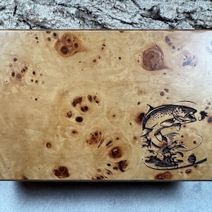 Caja para moscas de pesca con mosca, diseño de trucha de madera nudosa, regalo de pesca con mosca