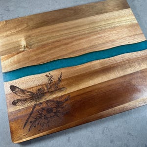 Dragonfly Design Charcuterie Board, Acacia & Resin Cheese Board