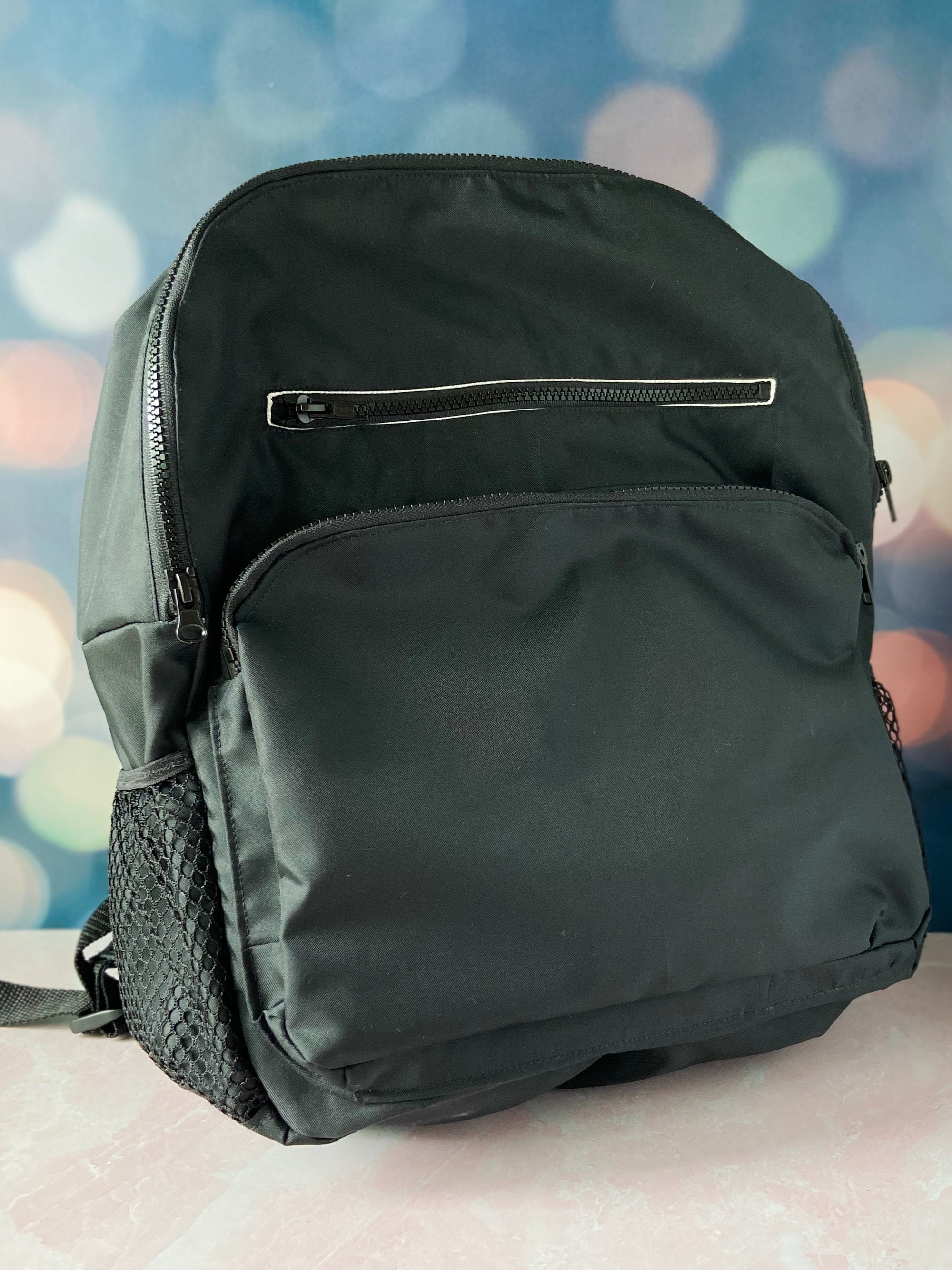 Water Resistant Black Nylon Laptop Backpack: Padded Sleeve  display picture 1