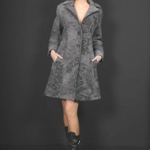 Beautiful chic grey wool coat with embroidered lining