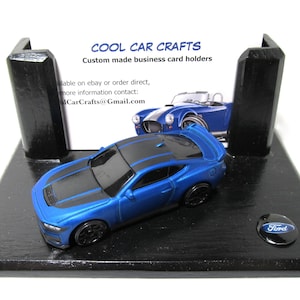 Mustard Dark Horse Visitenkartenetui ""Street Scene"" (2 Optionen) - Limited Edition."