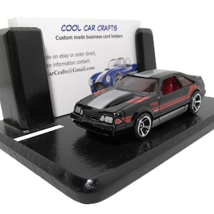 Visitekaarthouder Mustang Fox body 'Street Scene' (2 kleuropties)