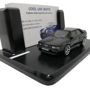 "Audi quattro Visitenkartenhalter ""Street Scene"" Schreibtisch Display Art (2 Farben)"