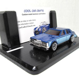 Cadillac Seville-visitekaartjeshouder - limited edition 'Street Scene' (2 kleuropties)