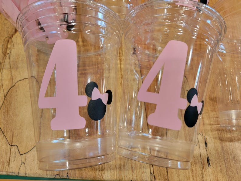 Más de 24 vasos desechables transparentes para fiestas con diseño de ratón, lazo y edad. Fiesta infantil, ratón niño, mini ratón niña. Decoración para fiestas de cumpleaños, decoración para fiestas de ratones. B-152-153 imagen 2