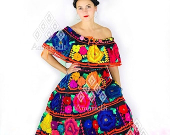 Traditional Mexican Chiapas Dress. Suit for parties. Quinceanera dress. Hand embroidery. Dress for special event.