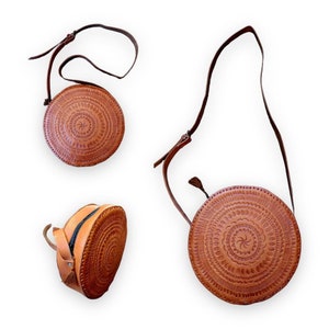 Runde Ledertasche mit mexikanischer handgefertigter Gravur