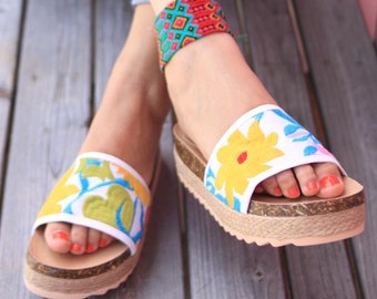 Mexican Embroidered Sandals model Zinacantán