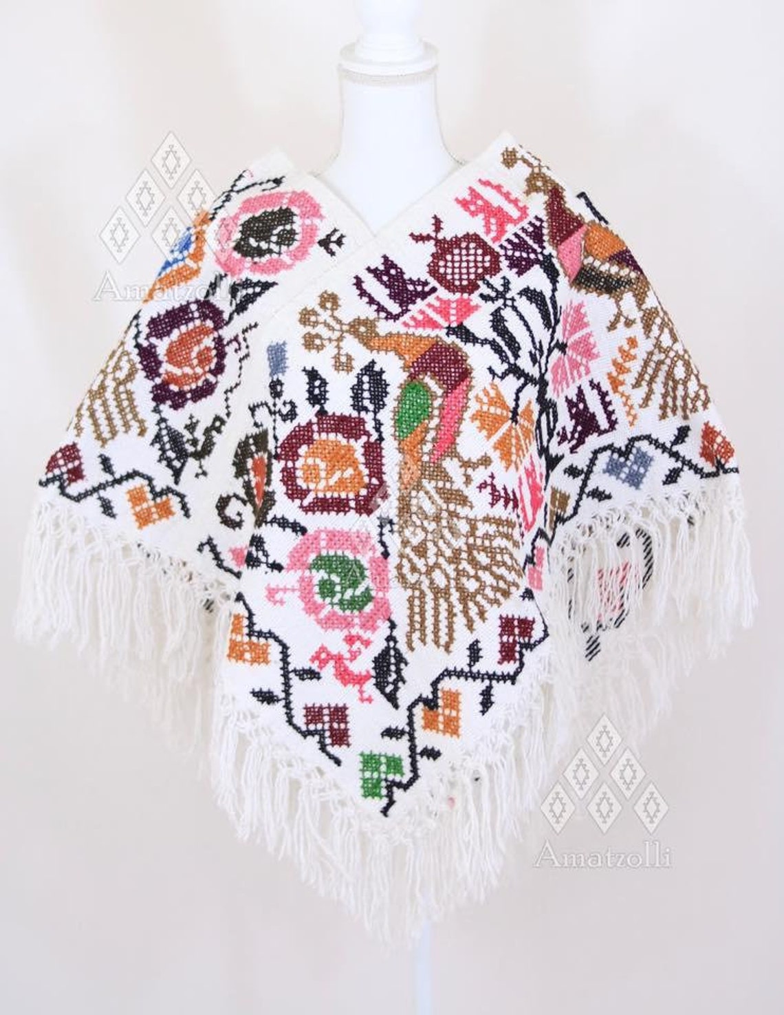 Orillado Puntada Antigua Design Embroider Poncho - Mañanita