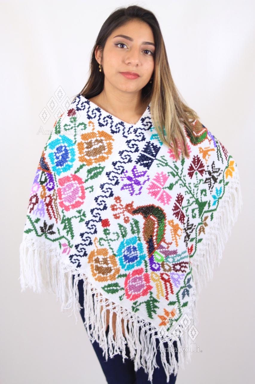 コットンと梳毛刺繍を施したハンドメイドのマニャニータ コットンと梳毛刺繍を施したハンドメイドのマニャニータ