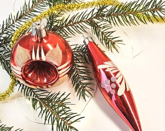ヴィンテージソビエト赤ガラスクリスマスツリーオーナメント2個セット - 大きなボールとつらら