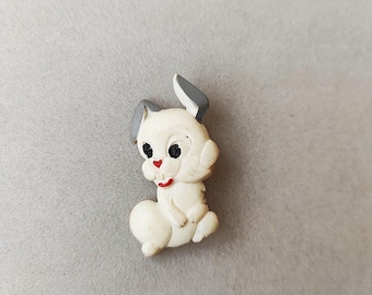 白ウサギのピン、ヴィンテージプラスチックバッジ、小さな野生の面白いウサギ、ソビエトの子供用ブローチ