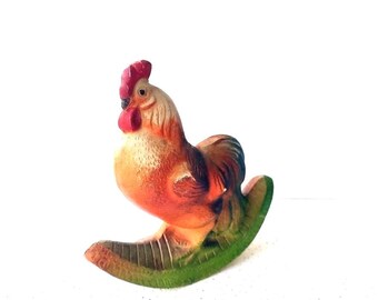 揺れる雄鶏のゴム製おもちゃ - 希少なソビエトヴィンテージの雄鶏のフィギュア 17 cm