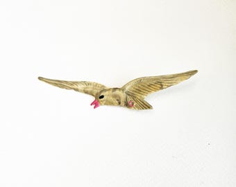 飛んでいるカモメのプラスチックピン、ヴィンテージソビエトバッジ、鳥の大きなブローチ、珍しいアクセサリーギフト
