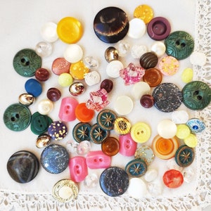 Vintage Buttons mix button mix for crafting, sewing, junk journals, scrapbook Multicolored Assorted Buttons Set