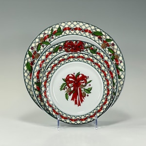 Set of 3 Dansk Nordic Holiday-Lattice, Ribbon & Berries Plates