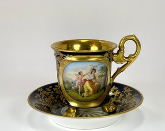 Antique Cup/Saucer With Golden Legs & Love Scene — Amor Entwoffnet
