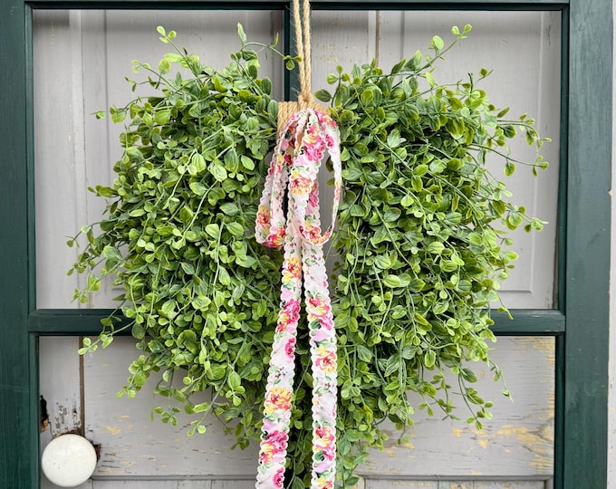 Spring Greenery Wreath, Heart Shaped Wreath, Modern Door Wreath, Spring Wreath, Summer Wreath, Apartment Door Wreath, Nursing Home Decor