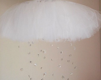 cristal mobile pour bébé, disponible en autres couleurs, décoration de princesse, mobiles bébé princesse, tutu mobile, décor de tutu, blanc mobile bébé