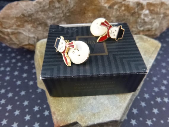 Love snow? 1995 Avon Snowman Vintage Pierced Earring | Articulated Belly | Original Box | Book Piece | Vintage Winter and Holiday Earrings