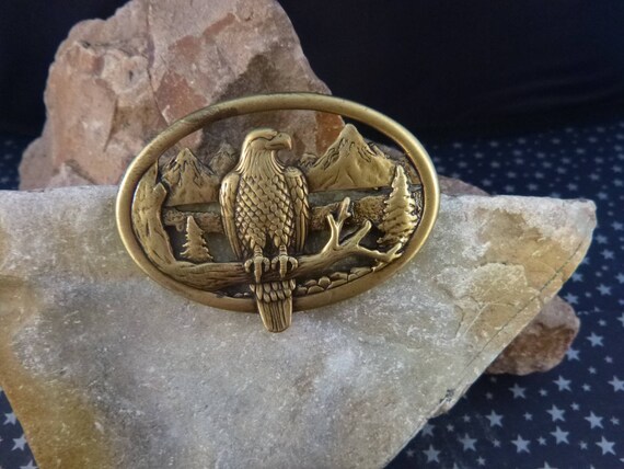 American Eagle Against Backdrop of America the Beautiful Pin | JJ Jonette  Vintage Patriotic Oval Brass Brooch