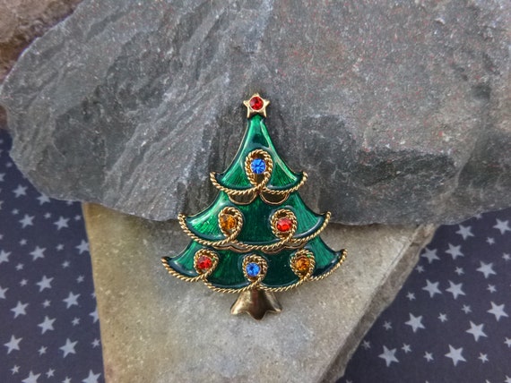 Timeless Classic Vintage Green Christmas Tree Brooch with Rhinestones | Festive Holiday Pin