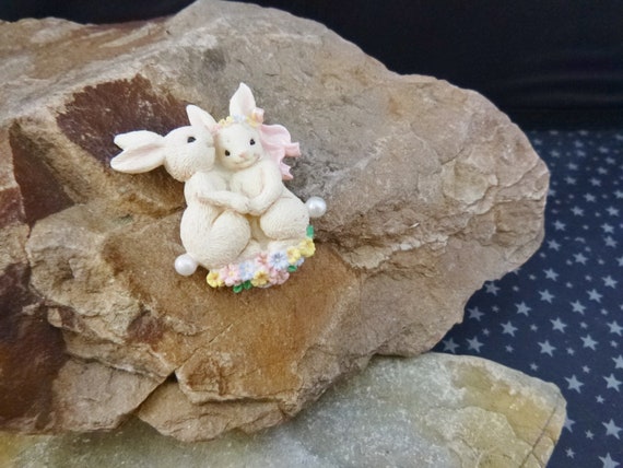 Mr. & Mrs. Bunny Vintage 1999 Avon “Novelty Bunny” Pin in Original Box | Wedding, Spring or Easter Resin Brooch